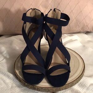 New with tags in box. Navy blue size 5 but fit like a size 6. Brand is Astuccio